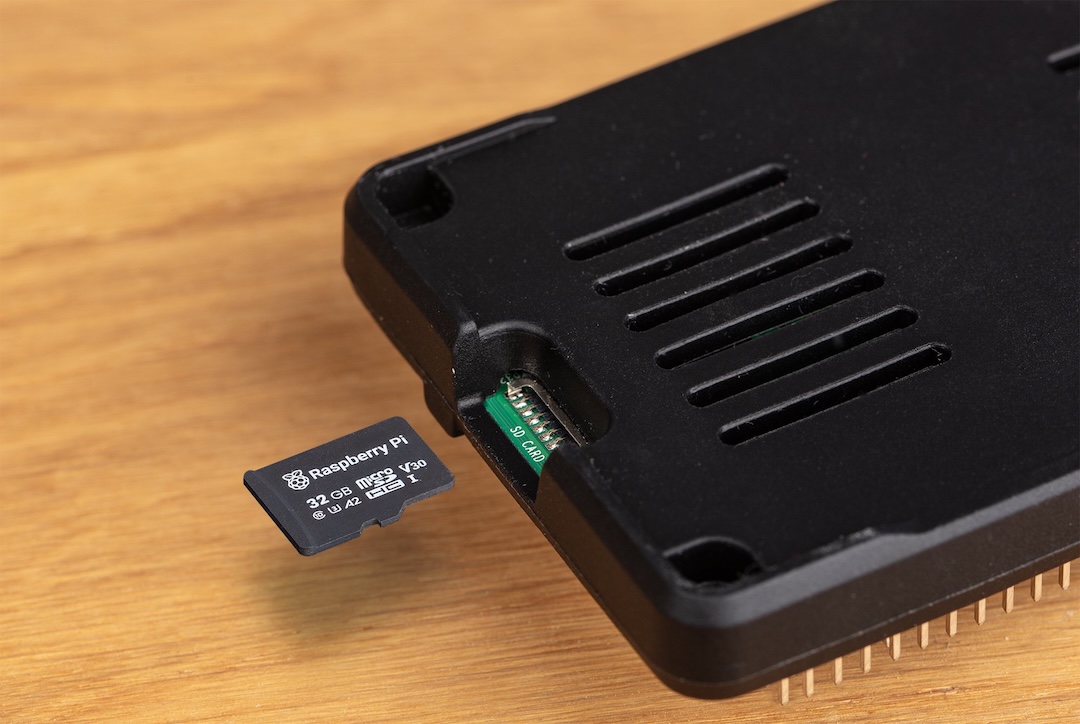 用于 Raspberry Pi 5 的 Raspberry Pi 保护底座